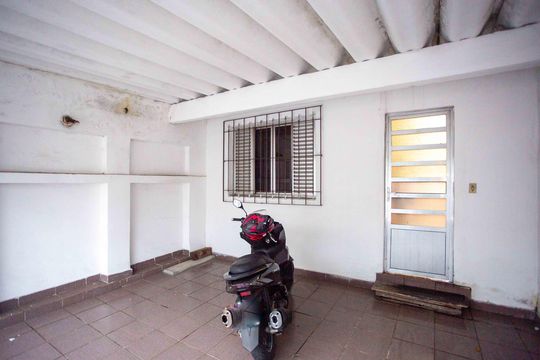 Garagem de casa à venda com 4 quartos, 106m² em Canhema, Diadema