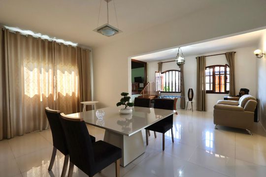 Casa para alugar com 3 quartos, 290m² em Vila Madalena, Campinas