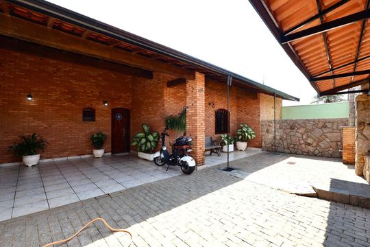 Garagem  de casa para alugar com 3 quartos, 290m² em Vila Madalena, Campinas