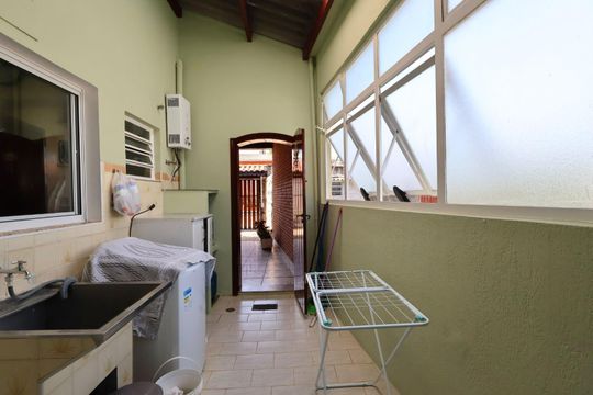 Área de Serviço de casa para alugar com 3 quartos, 290m² em Vila Madalena, Campinas