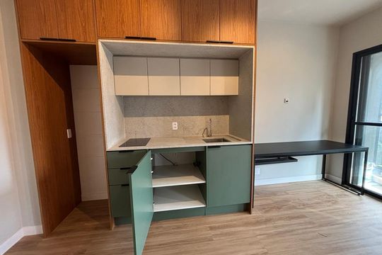 Cozinha de apartamento para alugar com 1 quarto, 29m² em Pinheiros, São Paulo