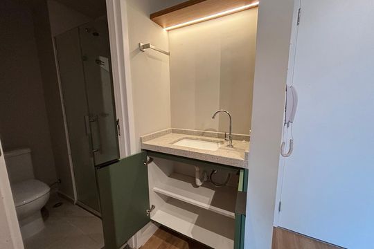 Banheiro de apartamento para alugar com 1 quarto, 29m² em Pinheiros, São Paulo