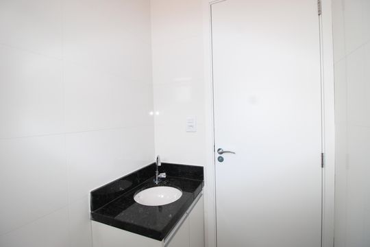 Banheiro de apartamento para alugar com 2 quartos, 65m² em Parada Xv de Novembro, São Paulo