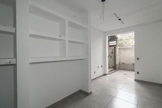 Área de Serviço de casa à venda com 3 quartos, 310m² em Petrópolis, Porto Alegre