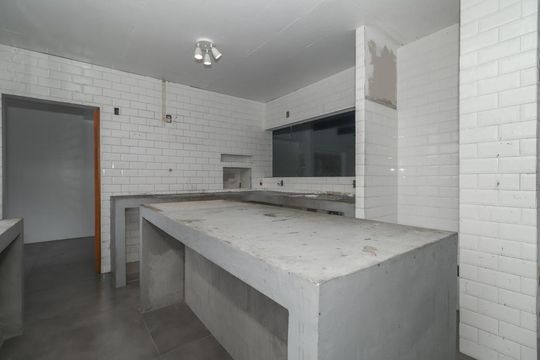 Cozinha de casa à venda com 3 quartos, 310m² em Petrópolis, Porto Alegre