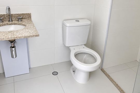 Banheiro de kitnet/studio à venda com 1 quarto, 28m² em Santo Amaro, São Paulo