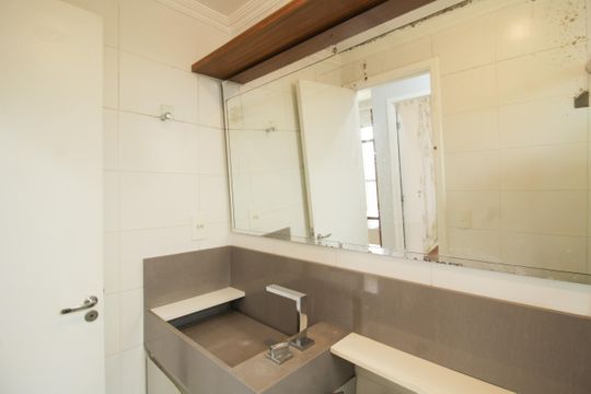 Banheiro de apartamento para alugar com 2 quartos, 44m² em Jaraguá, São Paulo