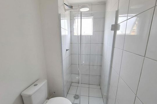 Banheiro de apartamento à venda com 2 quartos, 44m² em Parque Yolanda (Nova Veneza), Sumaré