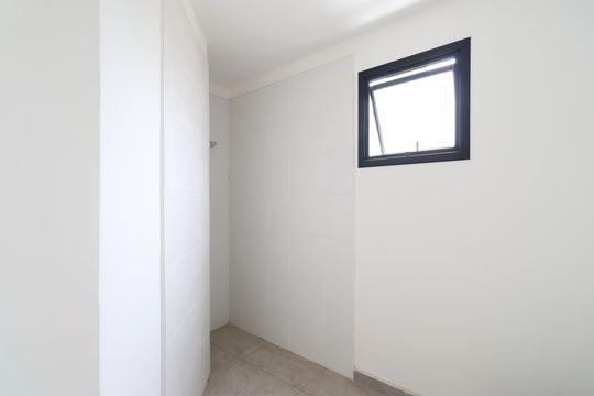 Banheiro  de apartamento à venda com 1 quarto, 33m² em Pompeia, São Paulo