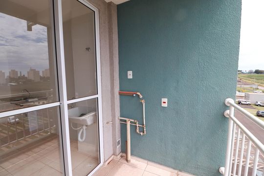 Varanda  de apartamento para alugar com 2 quartos, 49m² em Maubisa, Ribeirão Preto