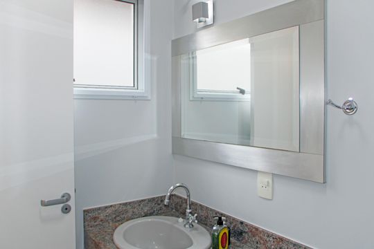 Lavabo de casa de condomínio à venda com 3 quartos, 800m² em Condomínio Estância Marambaia, Vinhedo
