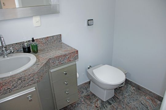 Lavabo de casa de condomínio à venda com 3 quartos, 800m² em Condomínio Estância Marambaia, Vinhedo