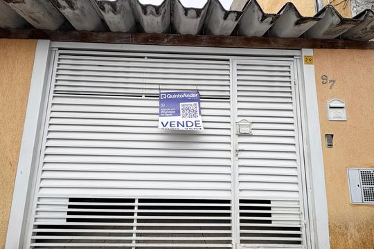 Fachada de casa à venda com 2 quartos, 110m² em Vila Bancaria Munhoz, São Paulo