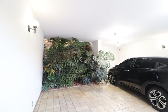 Garagens de casa para alugar com 4 quartos, 673m² em Tabajaras, Uberlândia
