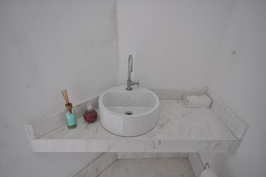 Lavabo 2 de casa à venda com 4 quartos, 2198m² em Jardim Ibiratiba, São Paulo