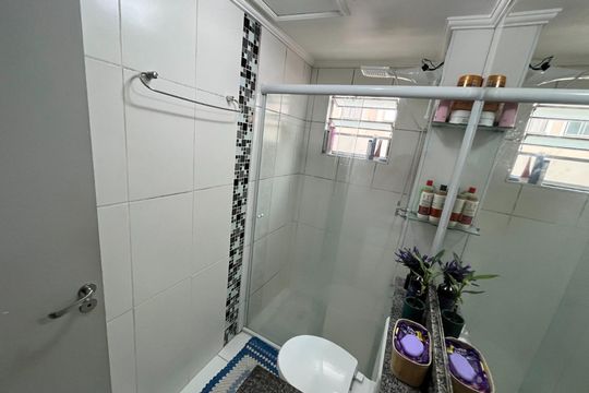 Banheiro de apartamento à venda com 2 quartos, 48m² em Jardim Paris, São Paulo