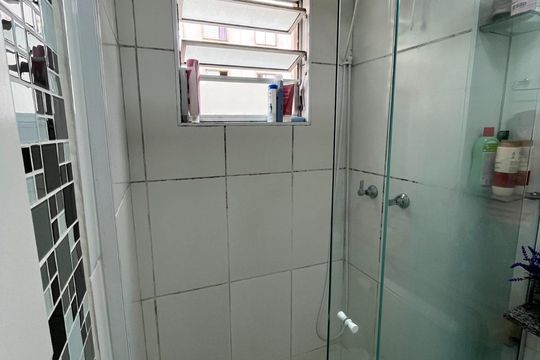 Banheiro de apartamento à venda com 2 quartos, 48m² em Jardim Paris, São Paulo