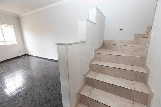 ACESSO AO PISO SUPERIOR de casa para alugar com 3 quartos, 120m² em Jardim Chapadão, Campinas