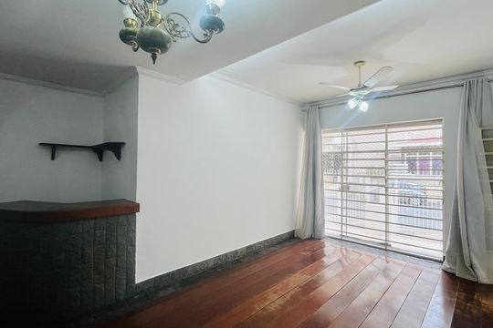 Casa à venda com 3 quartos, 210m² em Vila Itapura, Campinas
