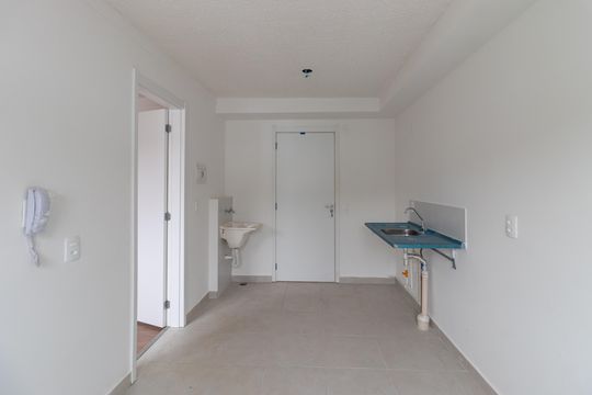 Sala de apartamento para alugar com 1 quarto, 26m² em Parque Industrial Tomas Edson, São Paulo