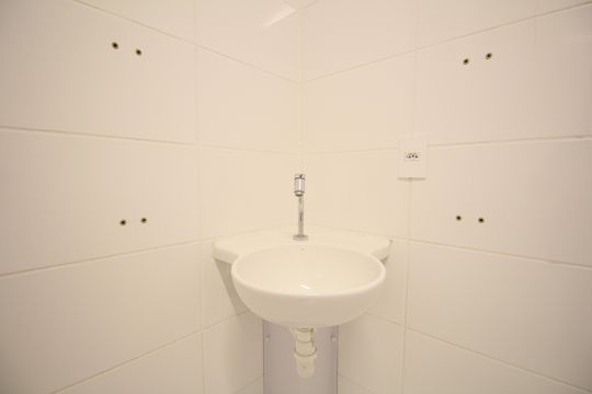 Banheiro de apartamento para alugar com 2 quartos, 45m² em Parque Reboucas, São Paulo