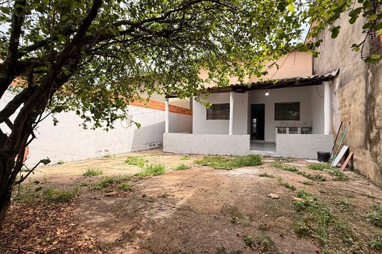 Área externa de casa para alugar com 3 quartos, 105m² em Cidade Satélite São Luiz, Aparecida de Goiânia