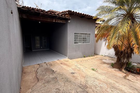 Área externa de casa para alugar com 3 quartos, 105m² em Cidade Satélite São Luiz, Aparecida de Goiânia