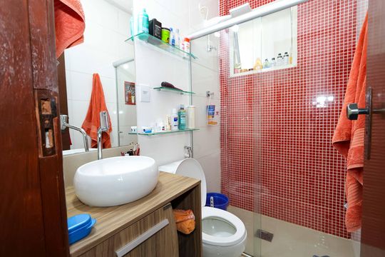 Banheiro de apartamento à venda com 2 quartos, 70m² em Buritis, Belo Horizonte
