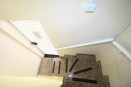 Escada de casa para alugar com 3 quartos, 150m² em Itaquera, São Paulo