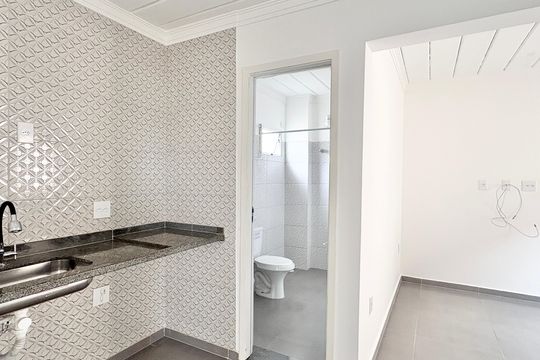 Cozinha de casa de condomínio para alugar com 2 quartos, 41m² em Vila Guedes, São Paulo