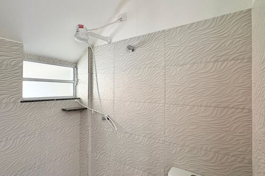 Banheiro e Área de serviço  de apartamento para alugar com 1 quarto, 34m² em Vila Guedes, São Paulo