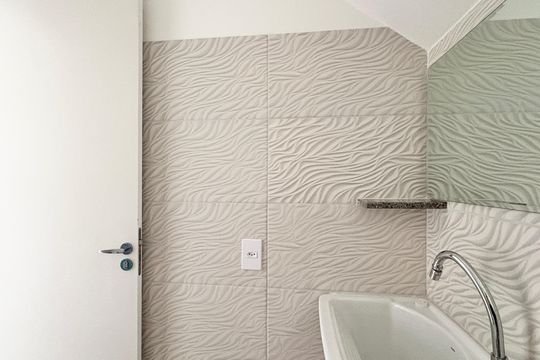 Banheiro e Área de serviço  de apartamento para alugar com 1 quarto, 34m² em Vila Guedes, São Paulo