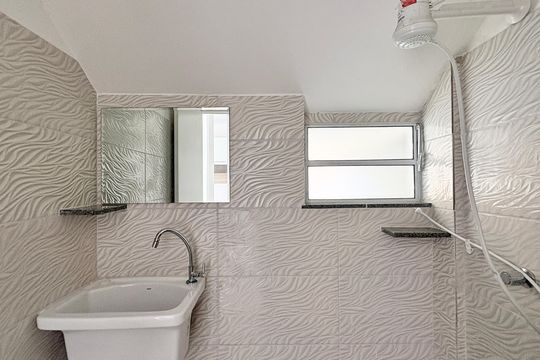 Banheiro e Área de serviço  de apartamento para alugar com 1 quarto, 34m² em Vila Guedes, São Paulo