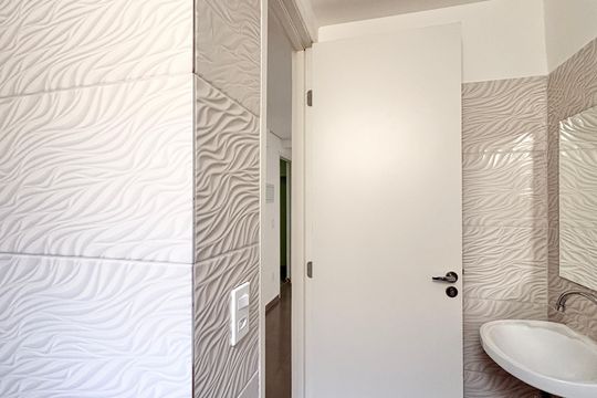 Banheiro de casa de condomínio para alugar com 2 quartos, 48m² em Vila Guedes, São Paulo