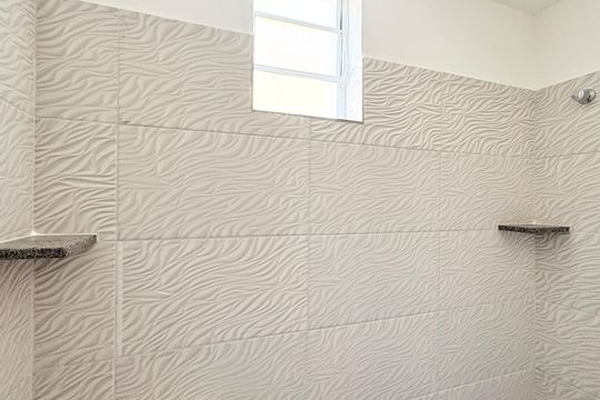 Banheiro de casa de condomínio para alugar com 2 quartos, 48m² em Vila Guedes, São Paulo