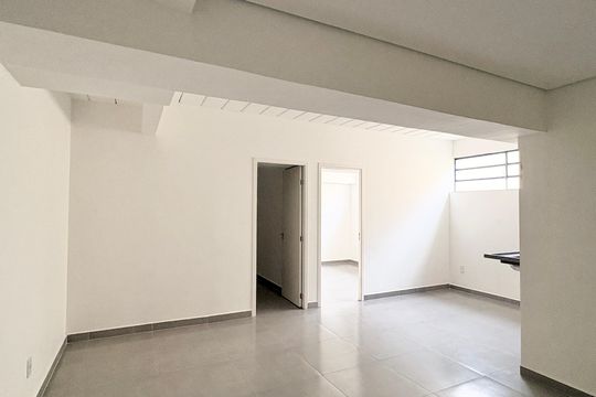 Sala de casa de condomínio para alugar com 2 quartos, 48m² em Vila Guedes, São Paulo