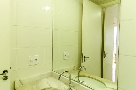 Banheiro de apartamento para alugar com 1 quarto, 33m² em Mooca, São Paulo
