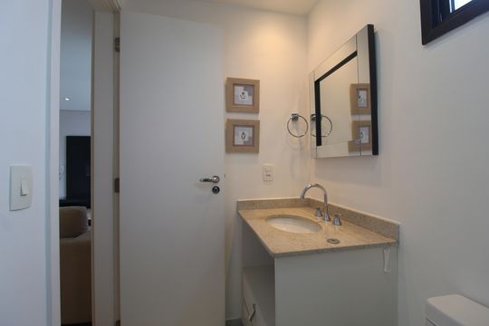 Banheiro da Suíte de apartamento para alugar com 1 quarto, 32m² em Itaim Bibi, São Paulo