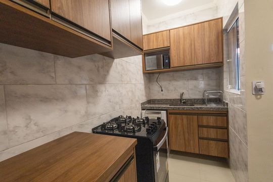 Cozinha de casa de condomínio para alugar com 2 quartos, 120m² em Jardim Jacinto, Jacareí