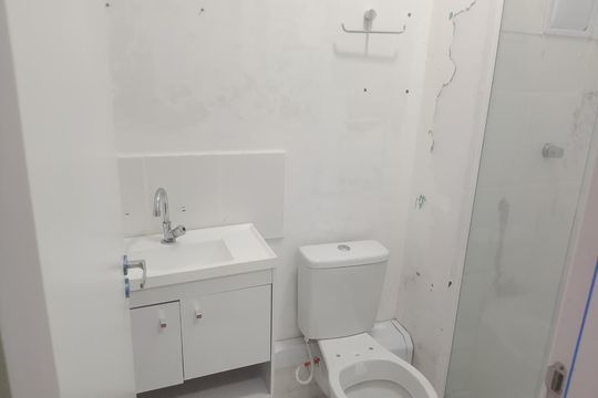 Banheiro de apartamento para alugar com 3 quartos, 53m² em Roselândia, Cotia