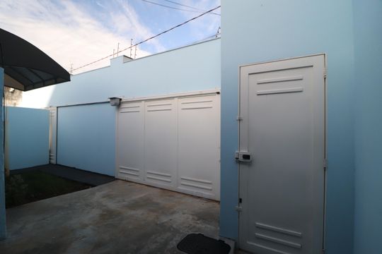 Garagem de casa para alugar com 2 quartos, 70m² em Presidente Roosevelt, Uberlândia