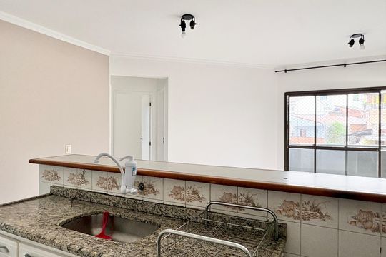 Cozinha de apartamento para alugar com 2 quartos, 50m² em Vila Mangalot, São Paulo