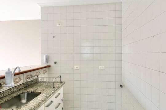 Cozinha de apartamento para alugar com 2 quartos, 50m² em Vila Mangalot, São Paulo