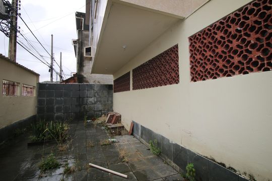 Quintal -  frente de casa para alugar com 2 quartos, 160m² em Penha Circular, Rio de Janeiro