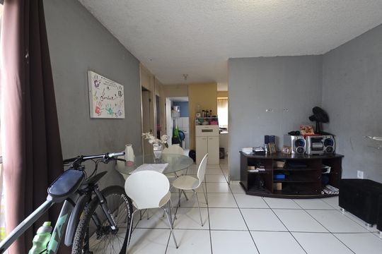 Sala  de apartamento à venda com 2 quartos, 48m² em Jardim Alzira Franco, Santo André
