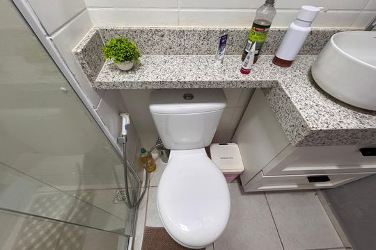 Banheiro Social de apartamento para alugar com 2 quartos, 55m² em Vargem Pequena, Rio de Janeiro