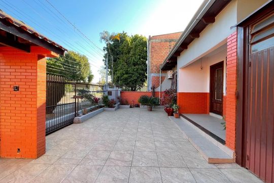 Casa à venda com 3 quartos, 200m² em Santos Dumont, São Leopoldo