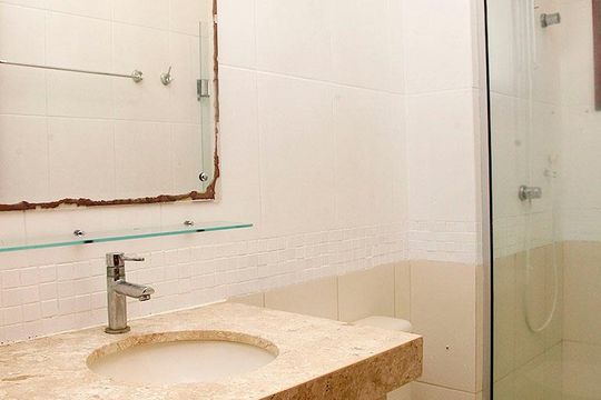 Banheiro de apartamento para alugar com 2 quartos, 60m² em Menino Deus, Porto Alegre