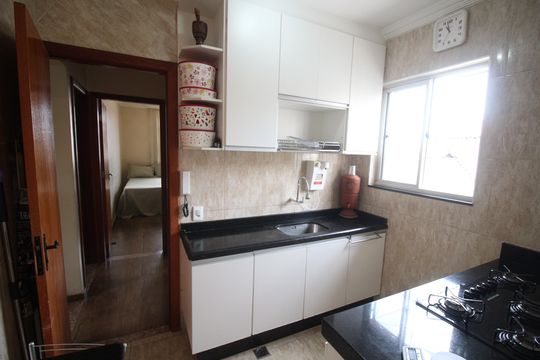 Cozinha de apartamento à venda com 2 quartos, 60m² em Novo Riacho, Contagem