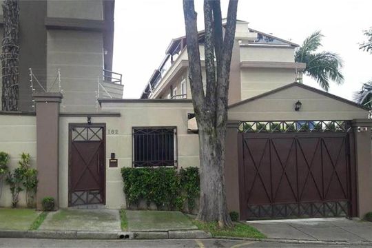 Casa de Condomínio à venda com 3 quartos, 243m² em Vila Santos, São Paulo
